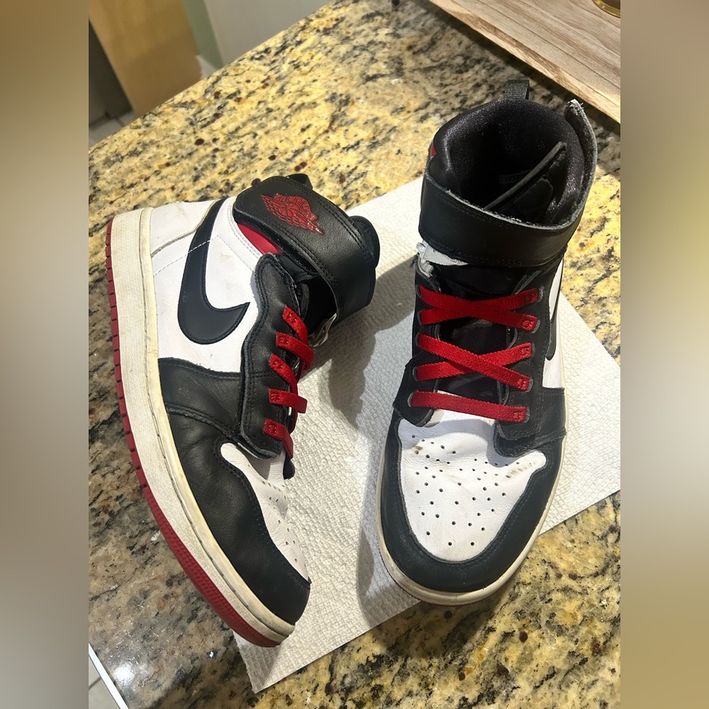 Nike Air Jordan 1 High Retro FlyEase Black Toe Gym Red Men’s Size 10